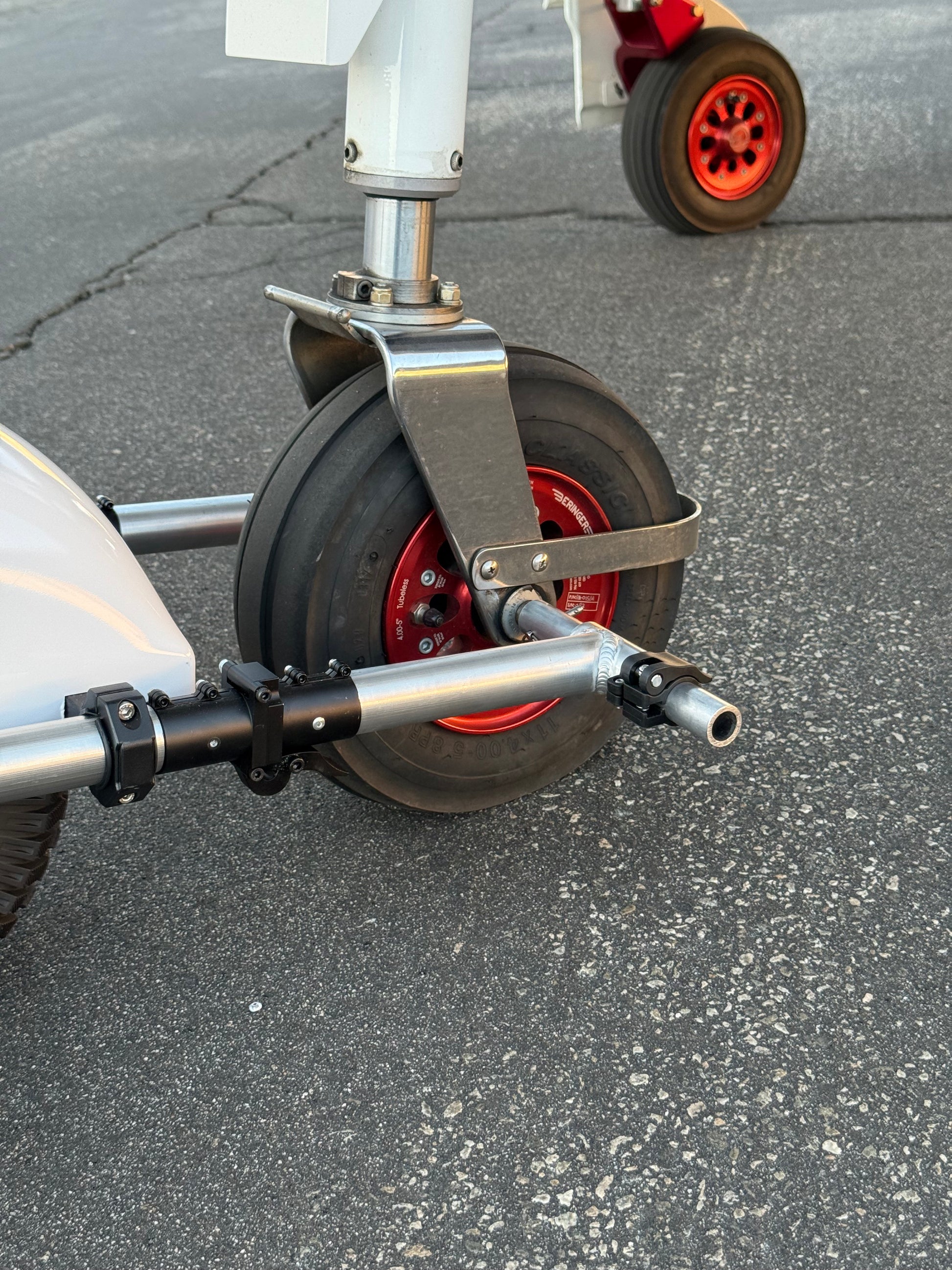 Powerful airplane tug for general aviation
